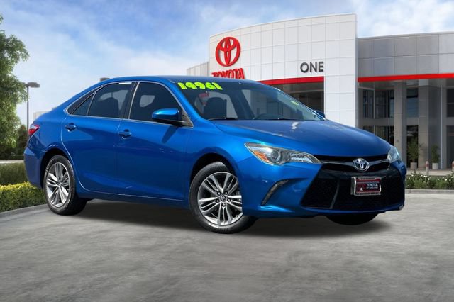 Used 2017 Toyota Camry SE FWD video 2