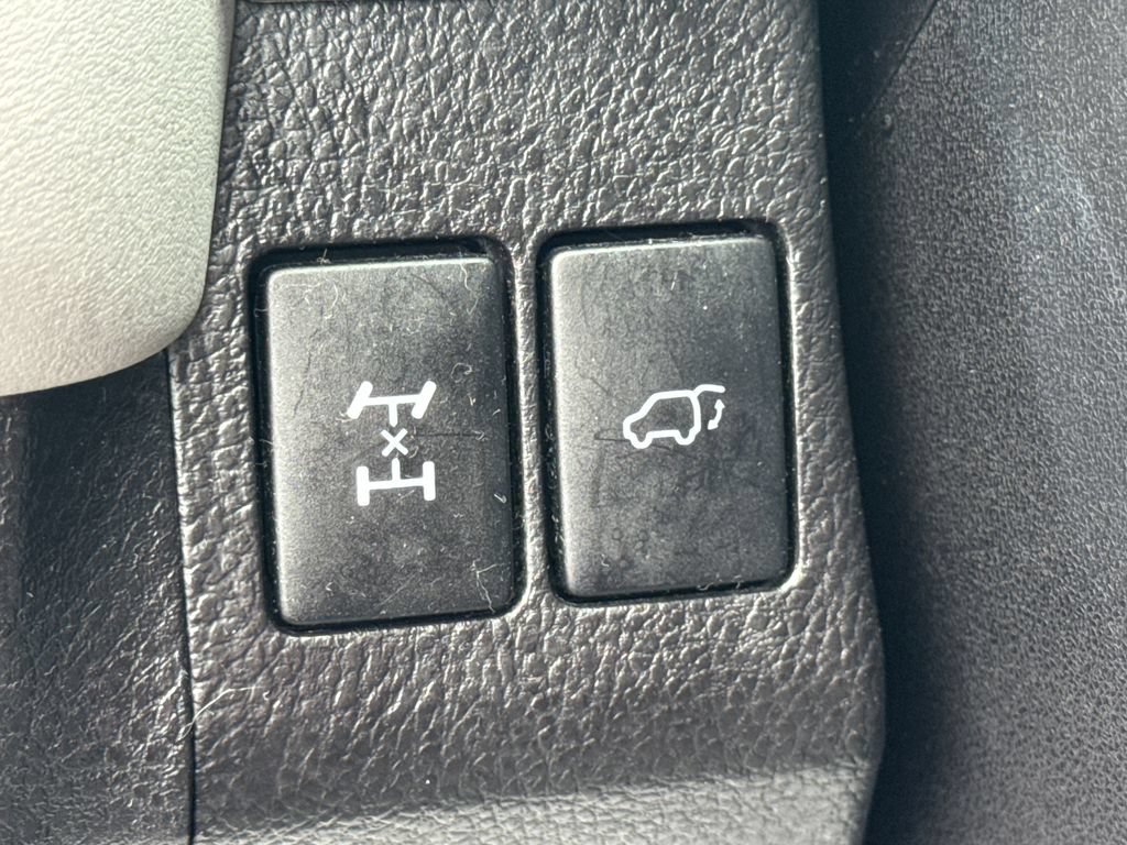 Used 2015 Toyota RAV4 Limited w/ Technology Package AWD/4WD image 32