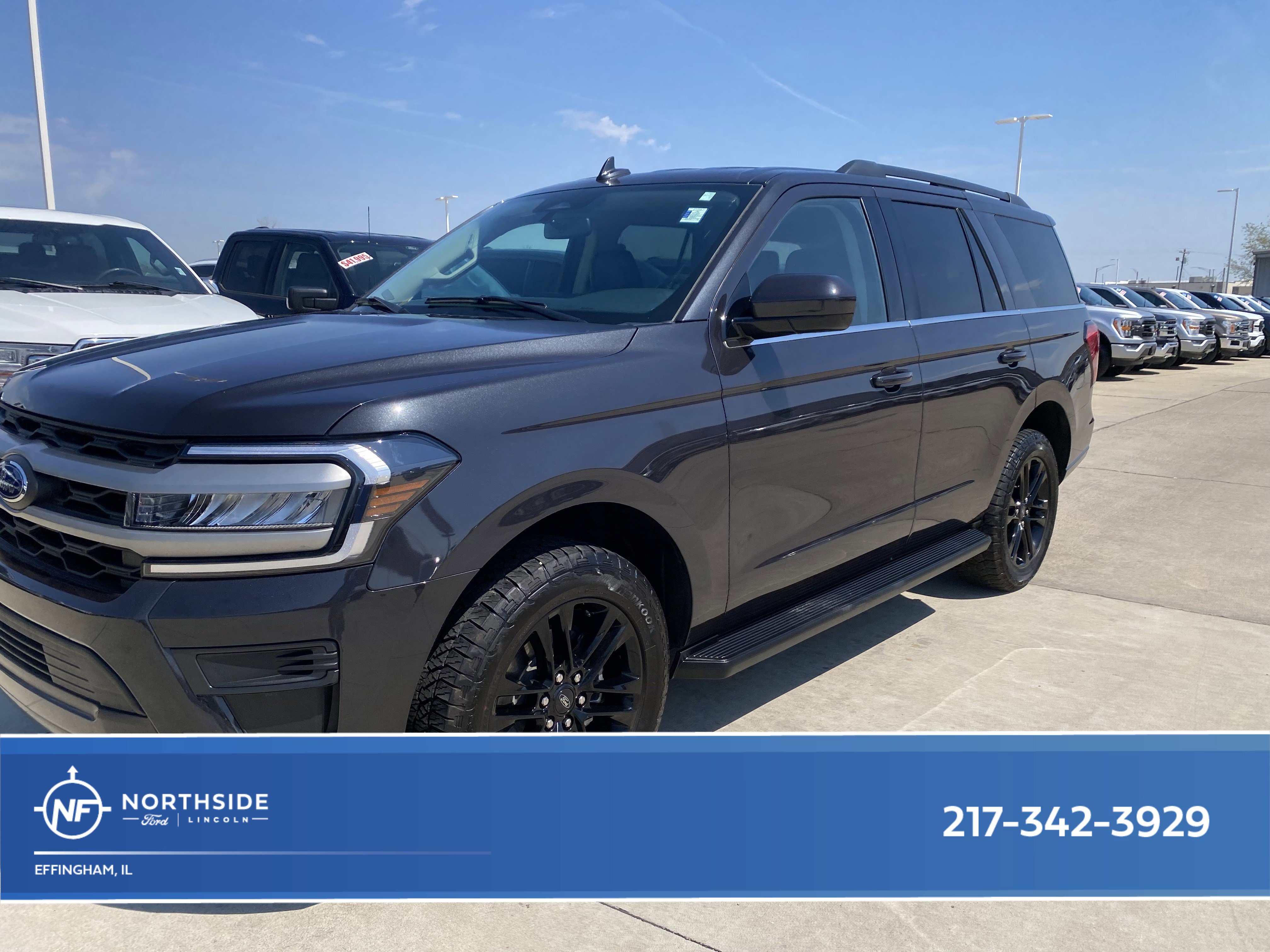 Used 2024 Ford Expedition XLT image 1