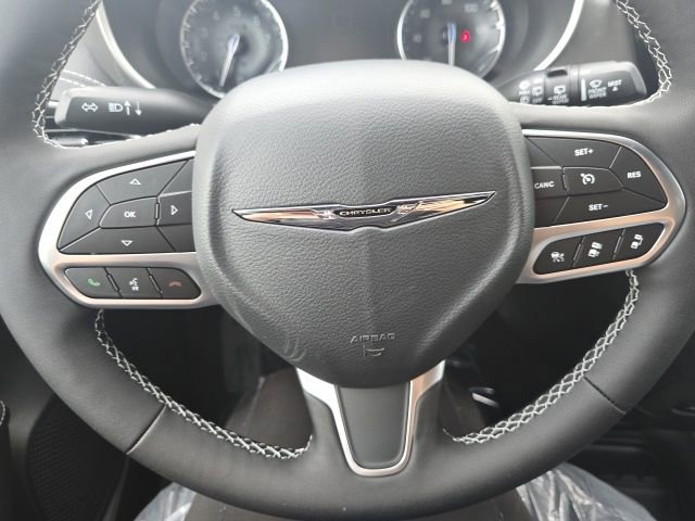 New 2025 Chrysler Pacifica Select w/ Uconnect Theater Family Group image 12
