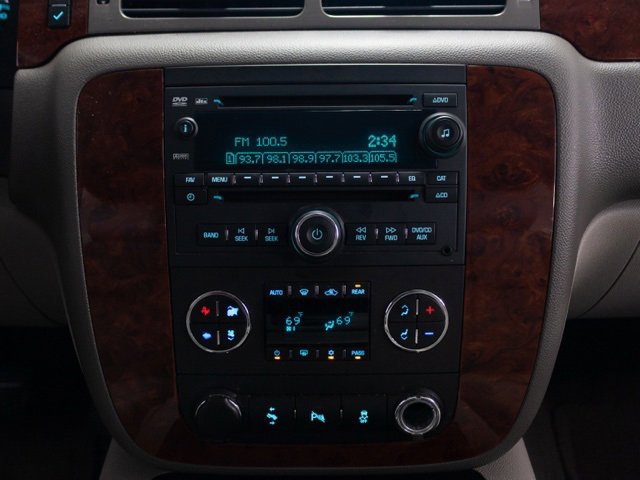 Used 2013 Chevrolet Suburban LT w/ Luxury Package image 16