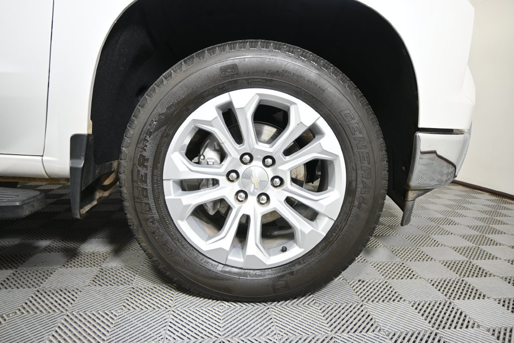 Used 2022 Chevrolet Silverado 1500 LTZ w/ LTZ Premium Package AWD/4WD image 12