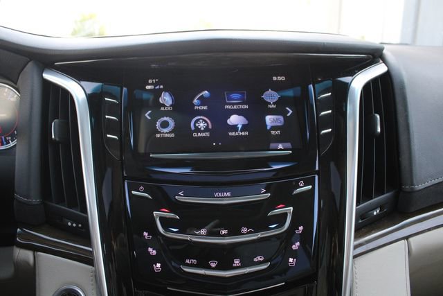 Used 2020 Cadillac Escalade ESV Luxury RWD image 19