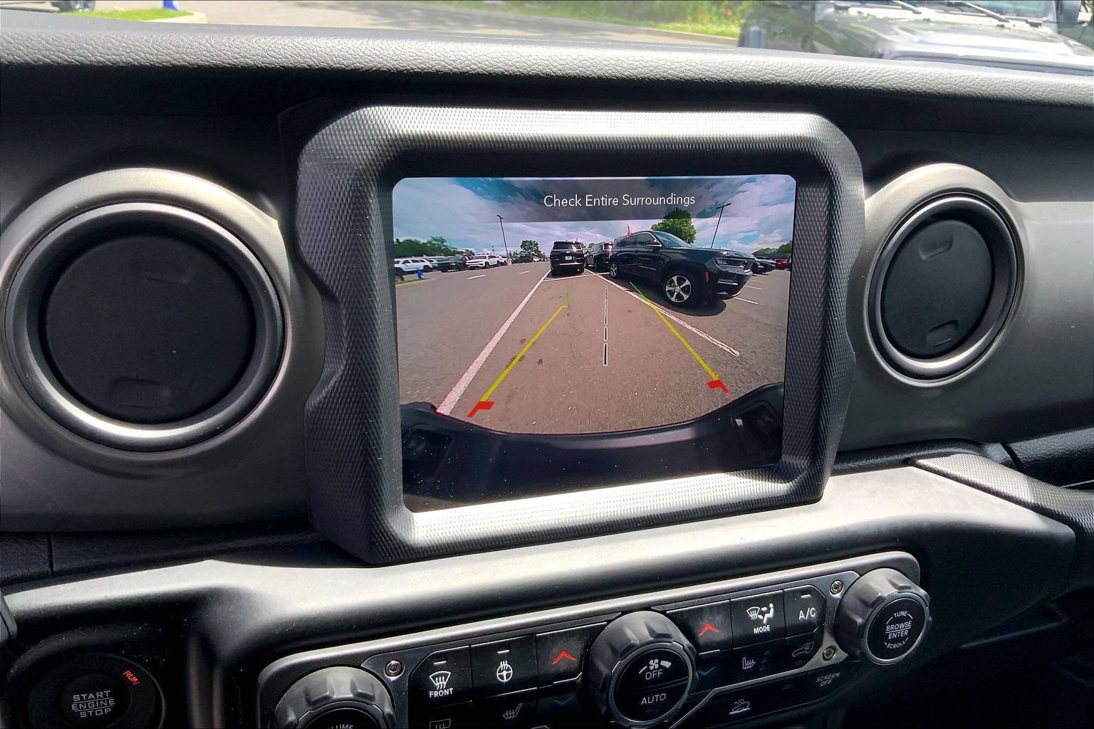 Certified 2023 Jeep Gladiator Sport AWD/4WD image 23