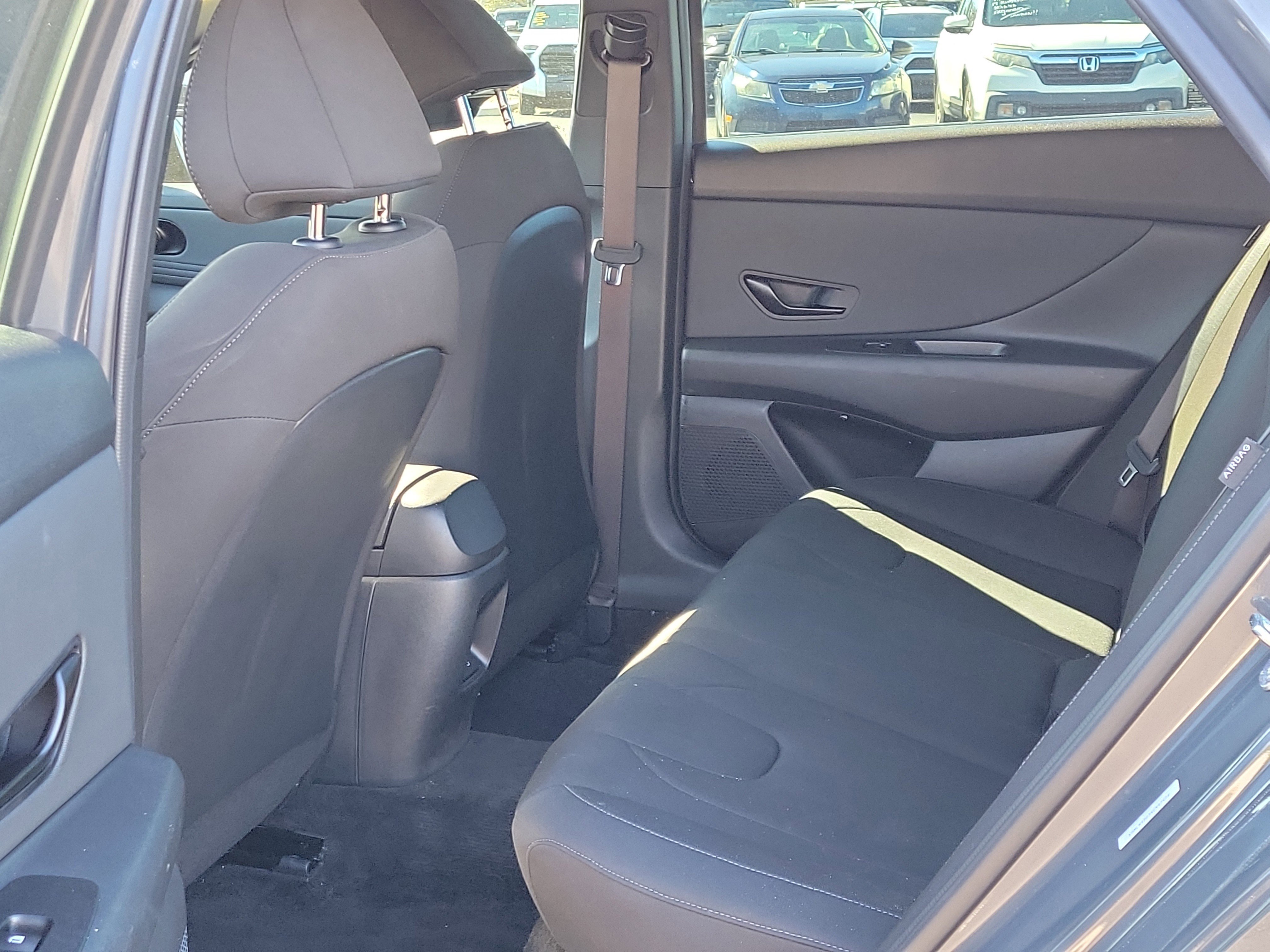 Used 2025 Hyundai Elantra Sport image 12