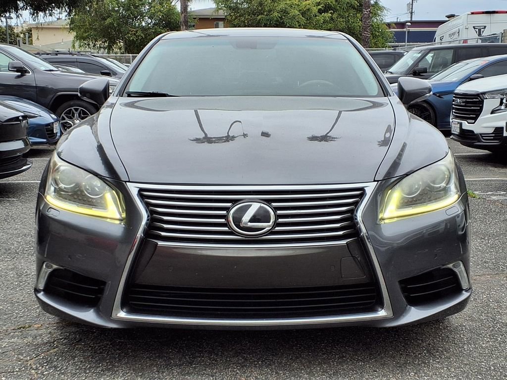 Used 2013 Lexus LS 460 w/ Comfort Pkg RWD image 2