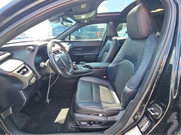 Used 2020 Lexus UX 200 w/ Premium Package FWD image 4