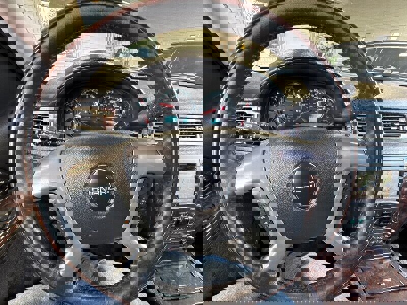 Used 2014 GMC Yukon XL Denali image 26