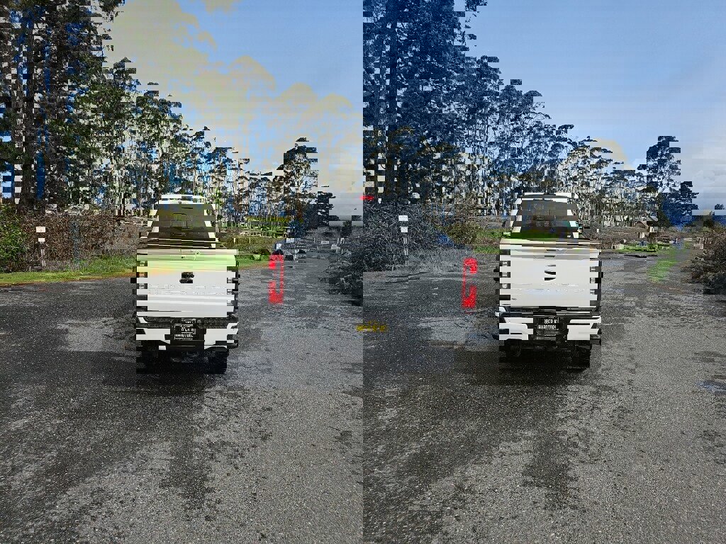 Used 2024 Ford F250 Lariat w/ Black Appearance Package image 4