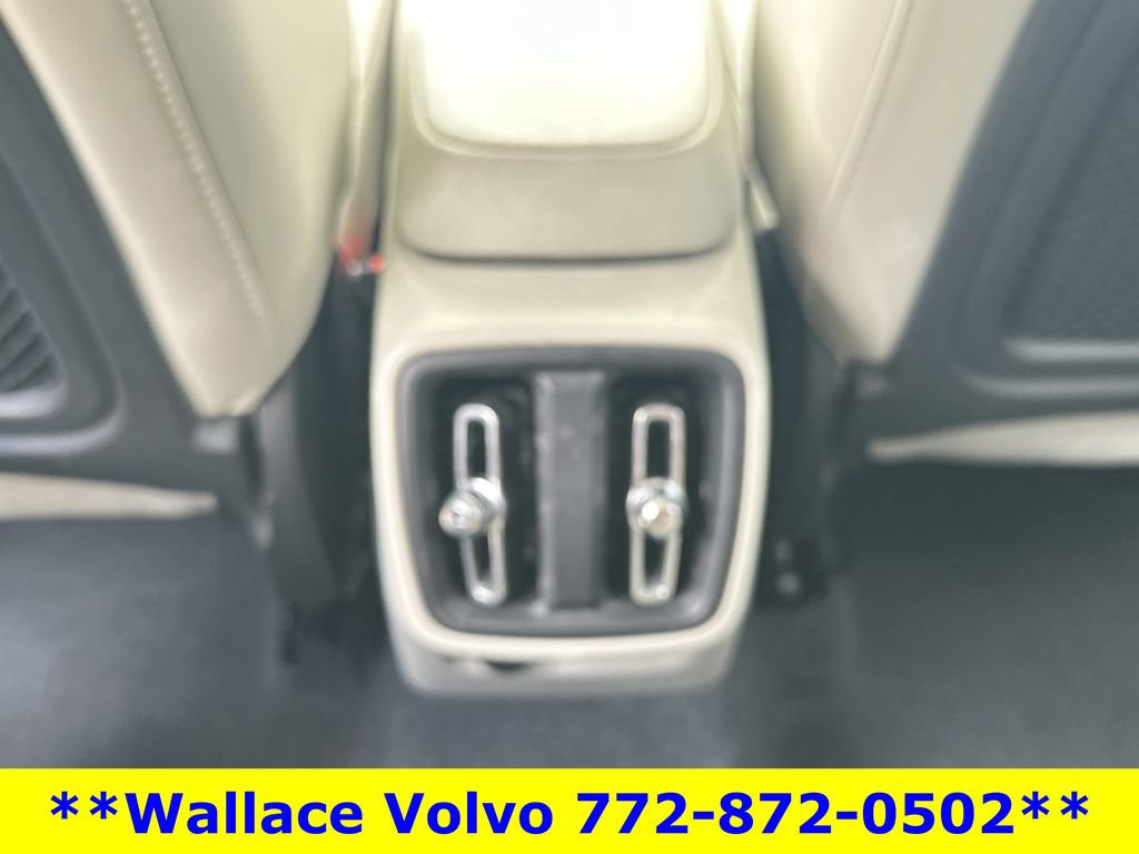Used 2023 Volvo XC40 B5 Plus w/ Protection Package Premier AWD/4WD image 14