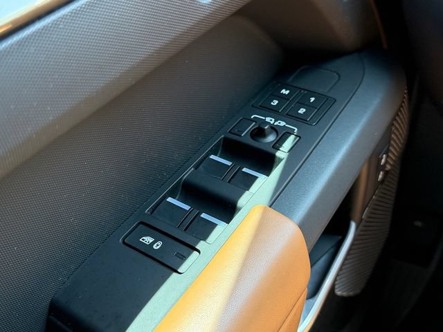 Used 2023 Land Rover Defender 110 X AWD/4WD image 24