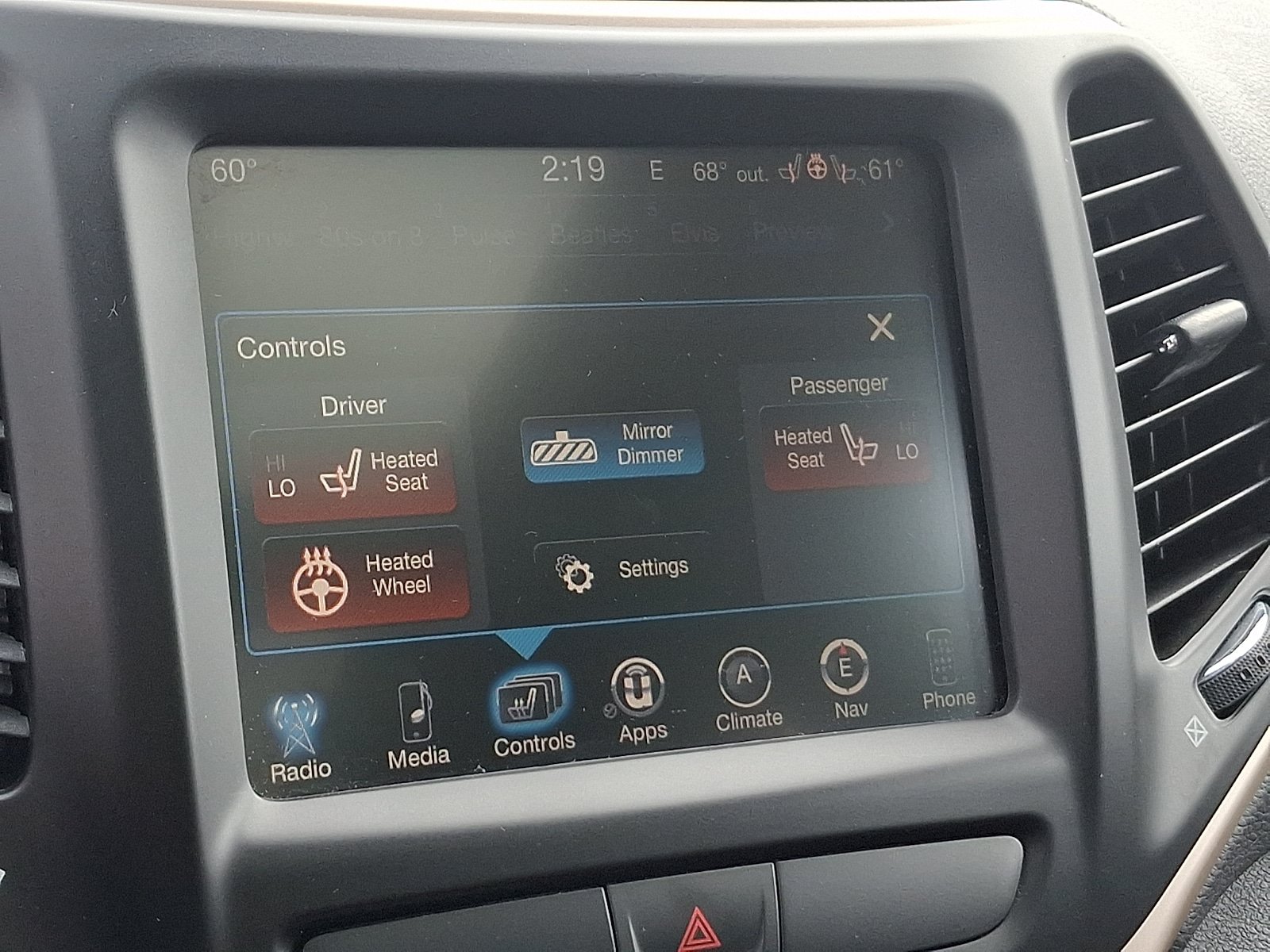 Used 2016 Jeep Cherokee Limited AWD/4WD image 26