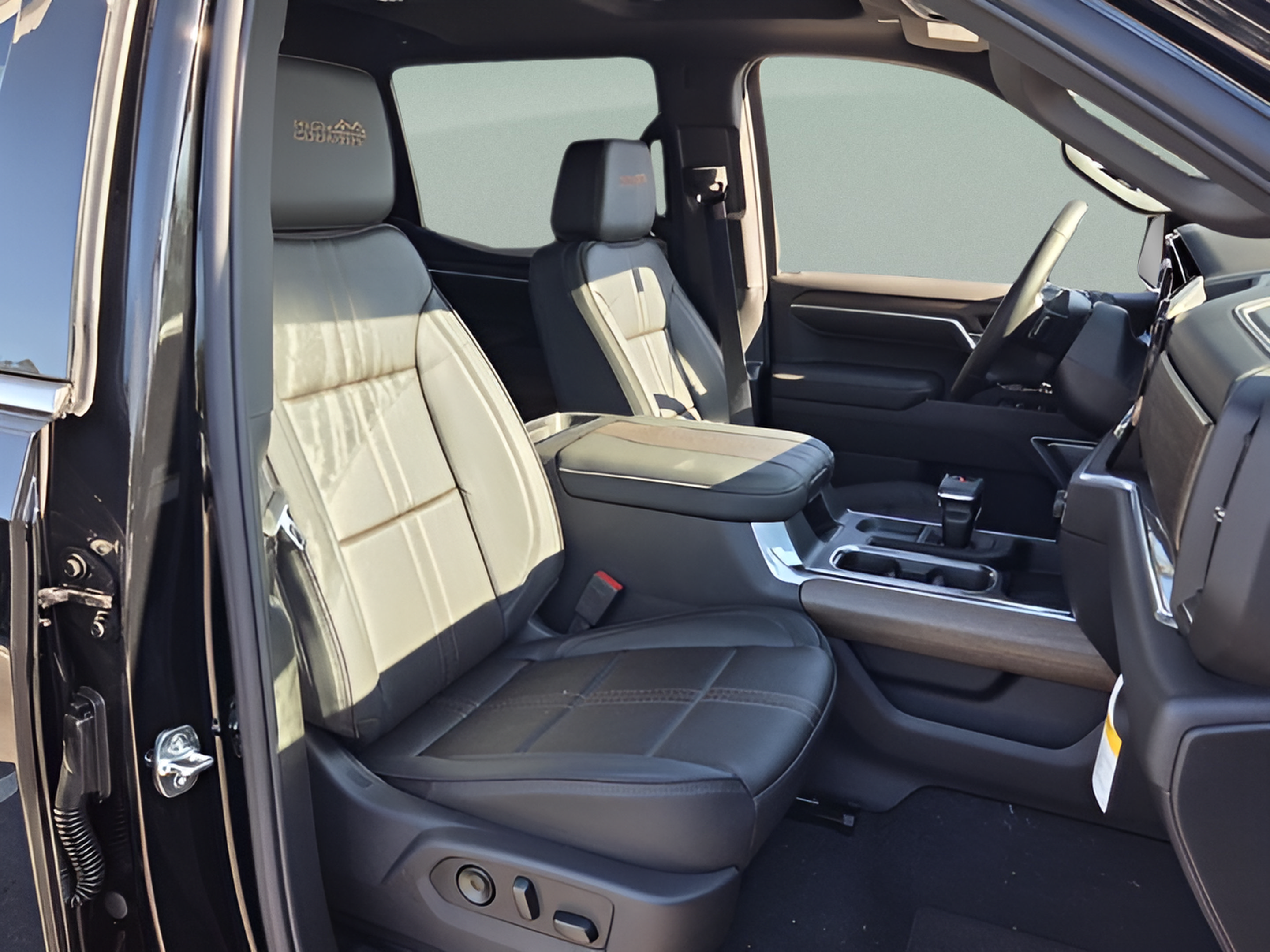 New 2026 Chevrolet Silverado 1500 High Country w/ Technology Package AWD/4WD image 15
