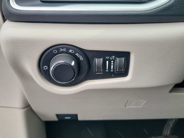 Used 2017 Chrysler Pacifica Touring image 15