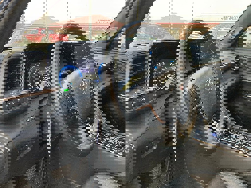 Used 2025 Toyota Crown Signia w/ Advanced Technology Package image 9