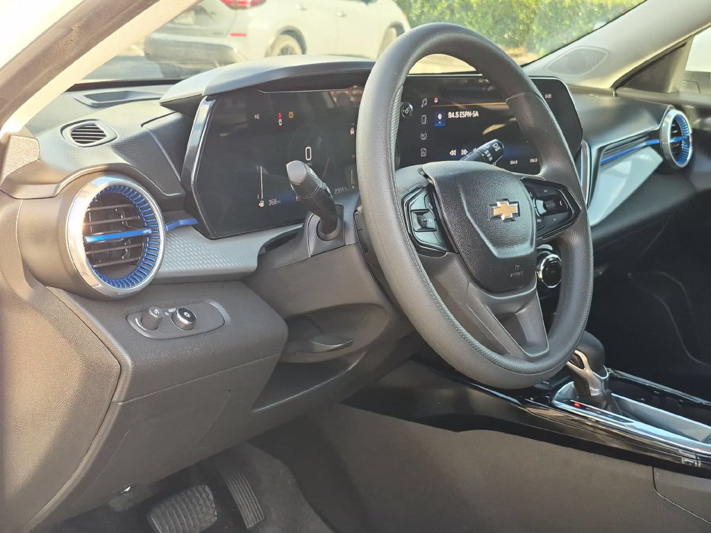 Used 2026 Chevrolet Trax LT FWD image 15