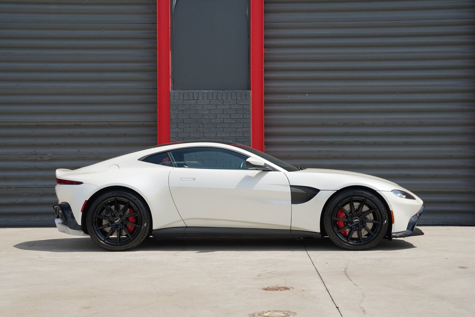 Used 2019 Aston Martin V8 Vantage Coupe image 16