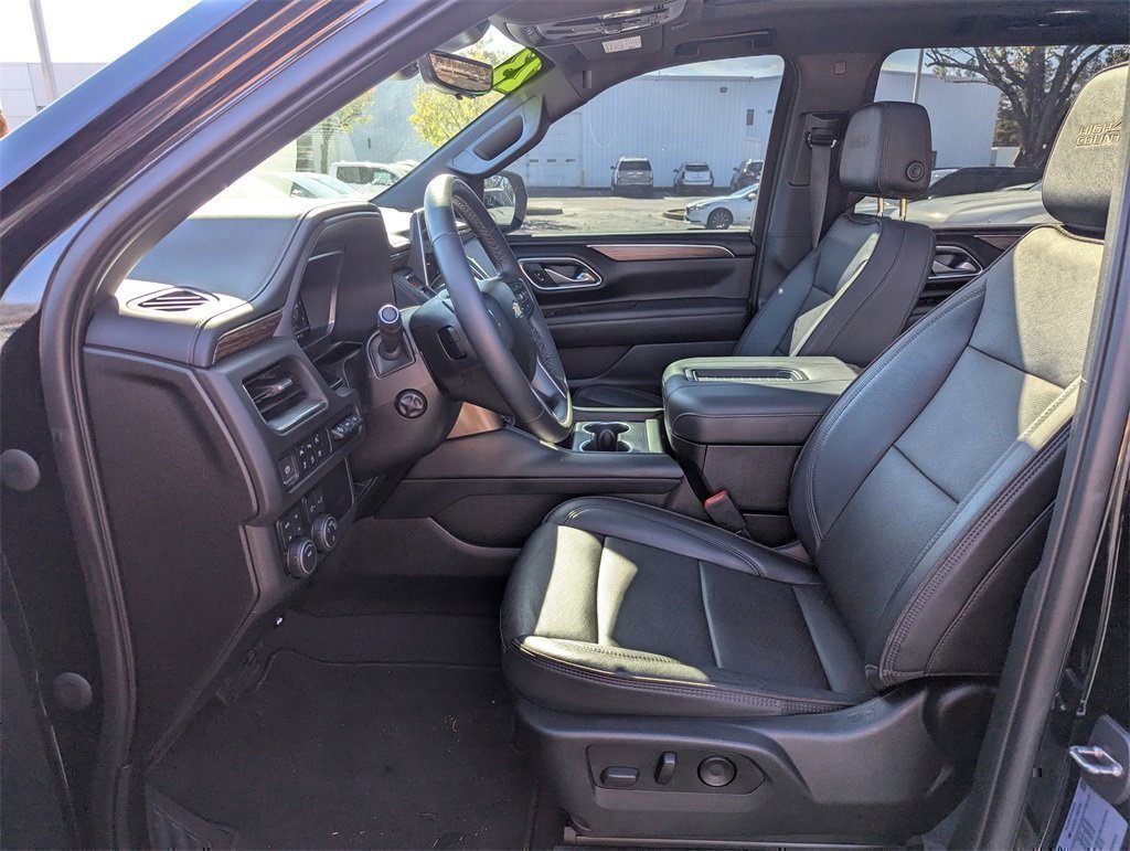 Used 2023 Chevrolet Suburban High Country image 11