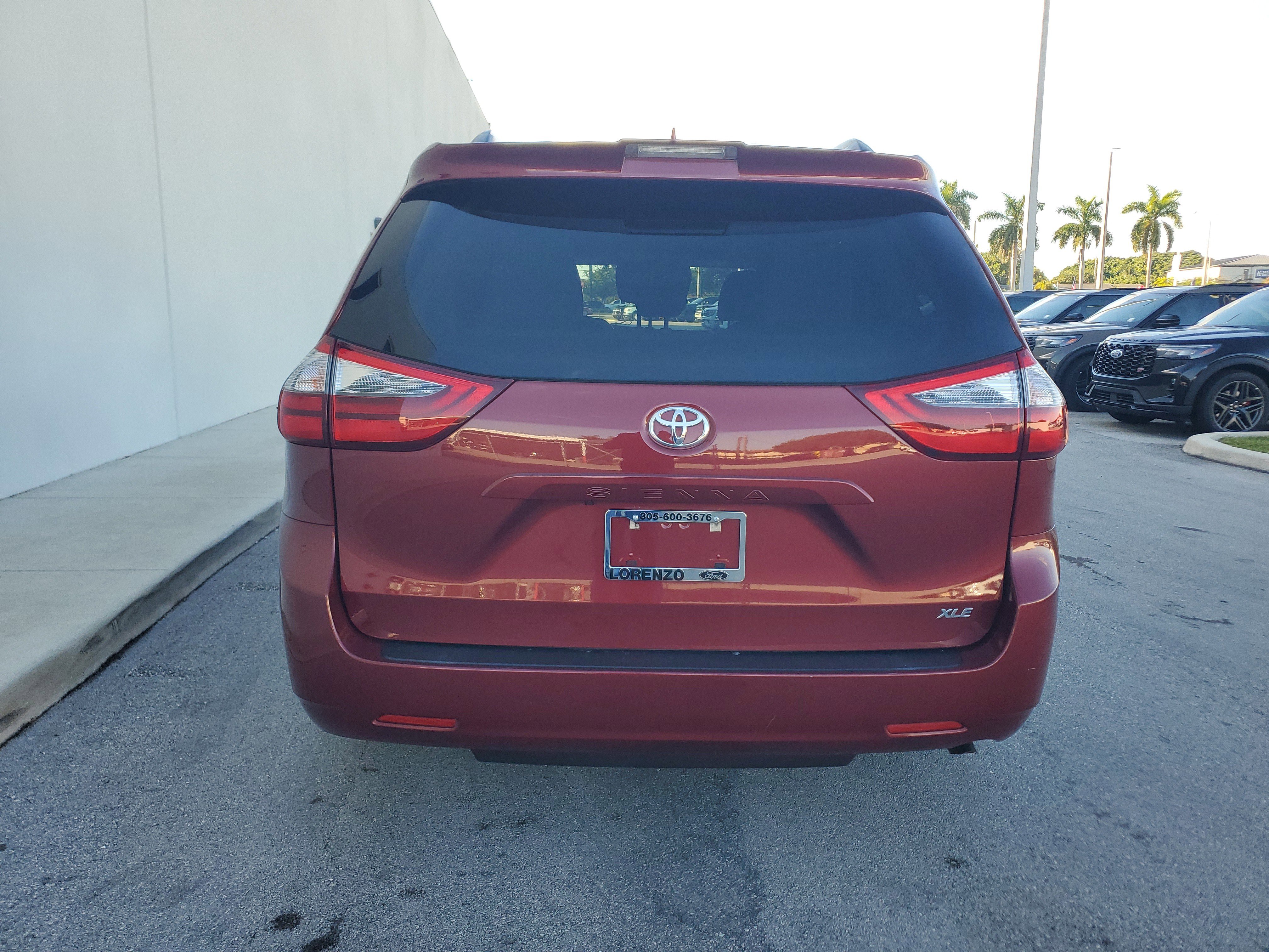Used 2020 Toyota Sienna XLE image 6
