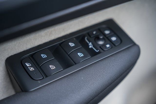 Used 2026 Volvo XC40 B5 Ultra w/ Protection Package Premier image 40