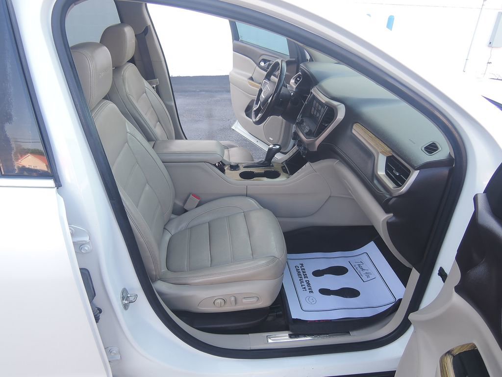 Used 2017 GMC Acadia Denali w/ Technology Package AWD/4WD image 37
