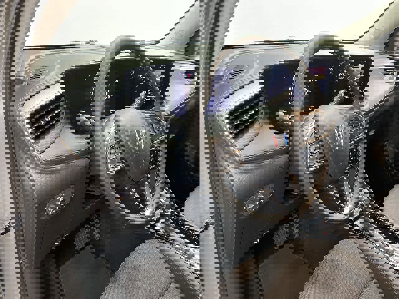 Used 2025 Buick Encore GX Preferred image 2