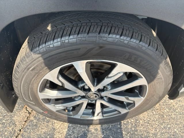 Used 2023 Toyota Corolla Cross XLE AWD/4WD image 21