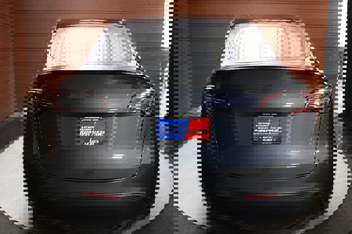 Used 2023 Tesla Model Y Long Range image 2