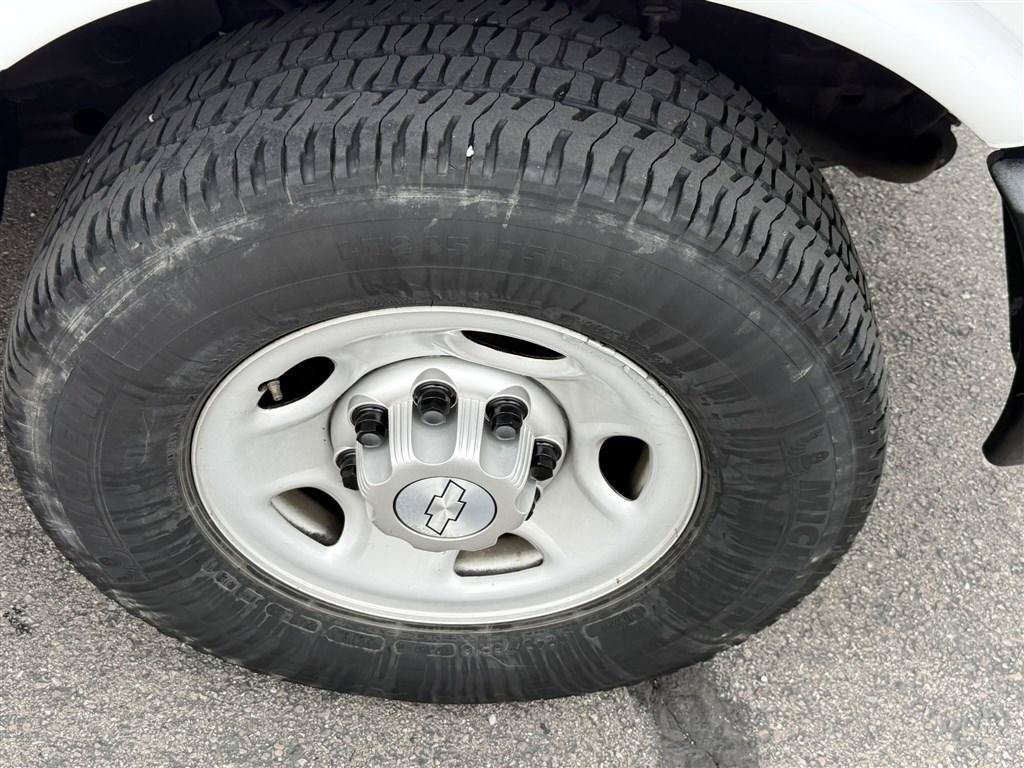 Used 2015 Chevrolet Express 2500 RWD image 13