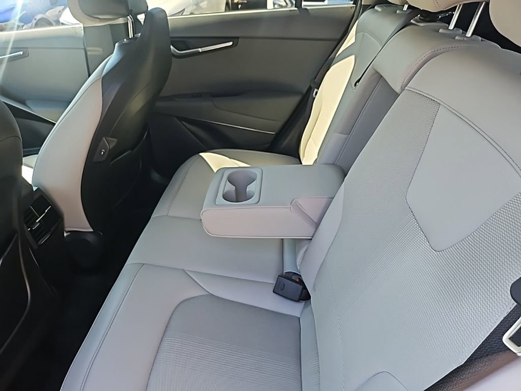 Used 2025 Kia Niro EX image 14