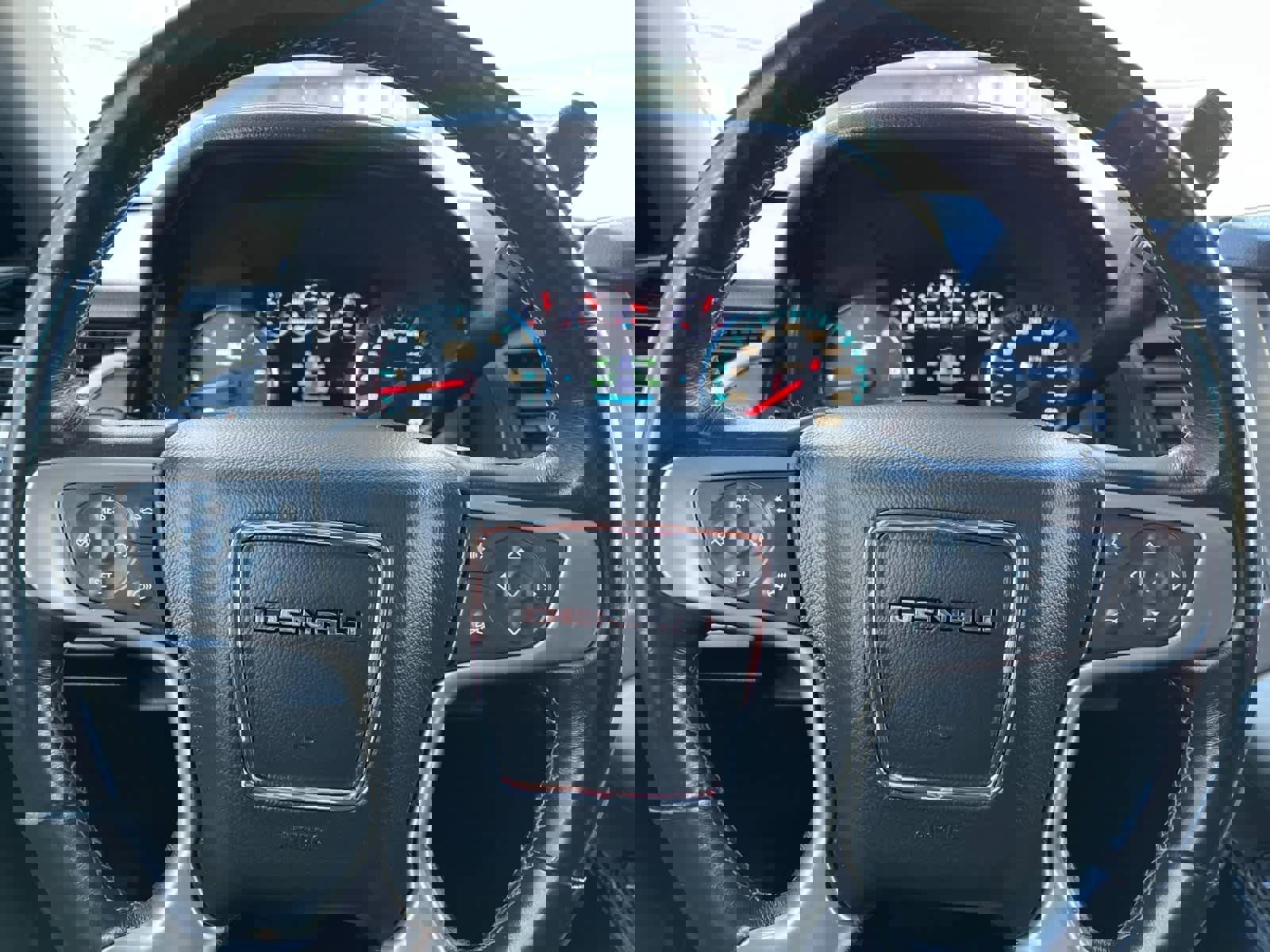 Used 2017 GMC Yukon XL Denali image 24