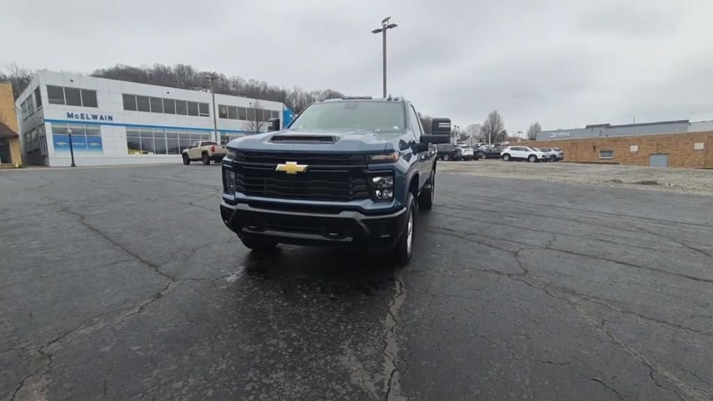 Used 2025 Chevrolet Silverado 3500 W/T image 4