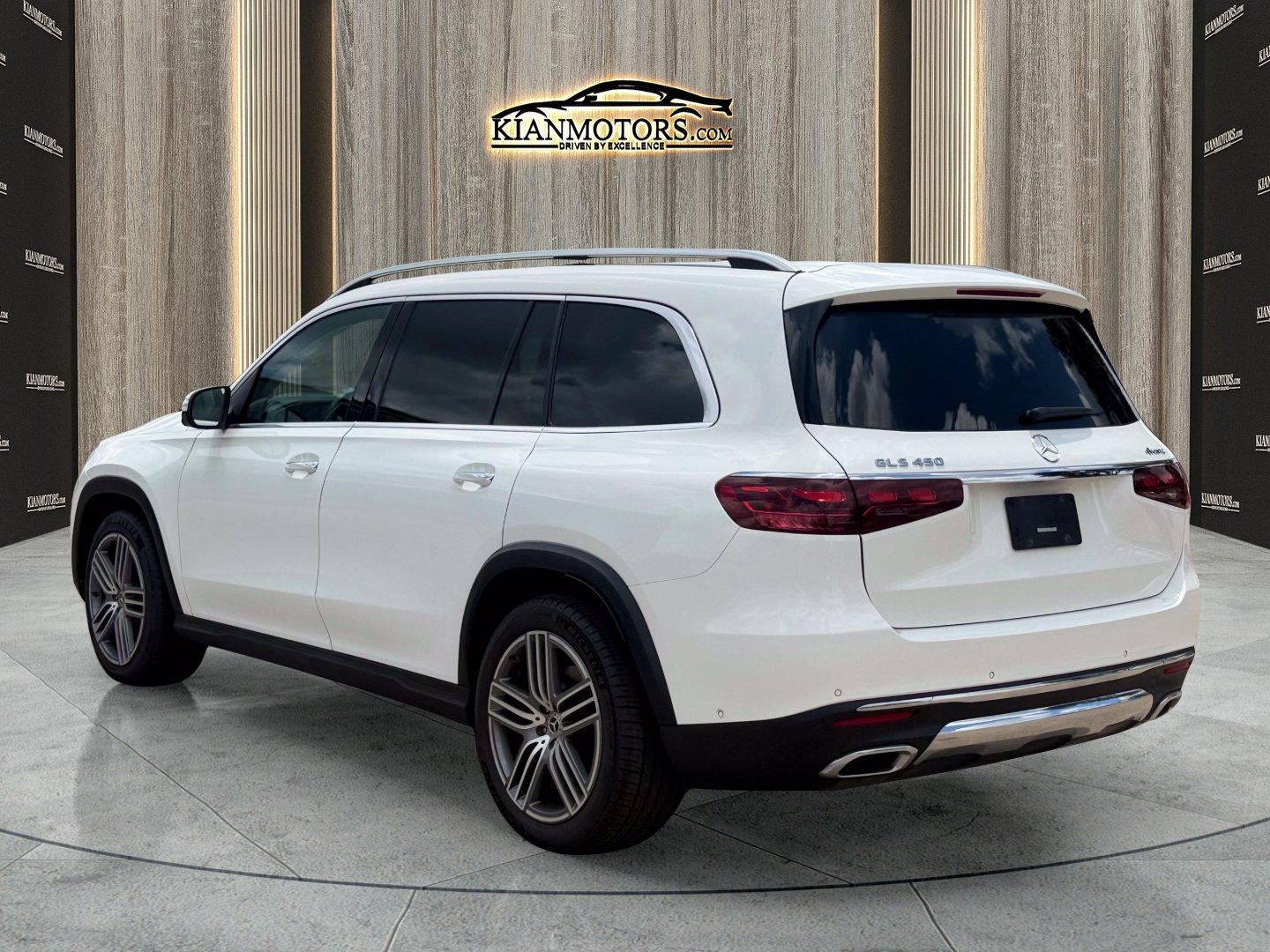 Used 2024 Mercedes-Benz GLS 450 4MATIC image 5