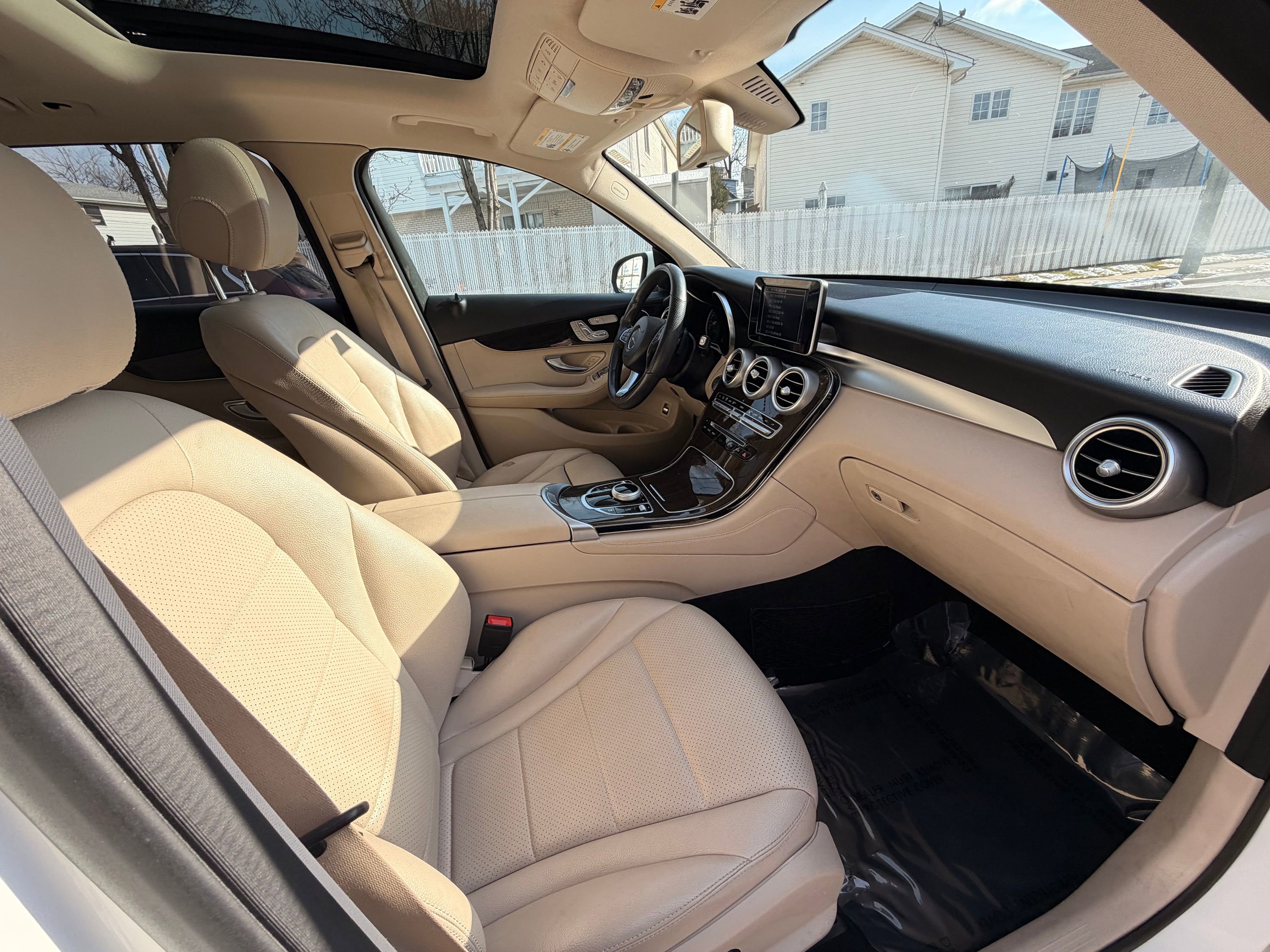 Used 2019 Mercedes-Benz GLC 300 4MATIC image 32