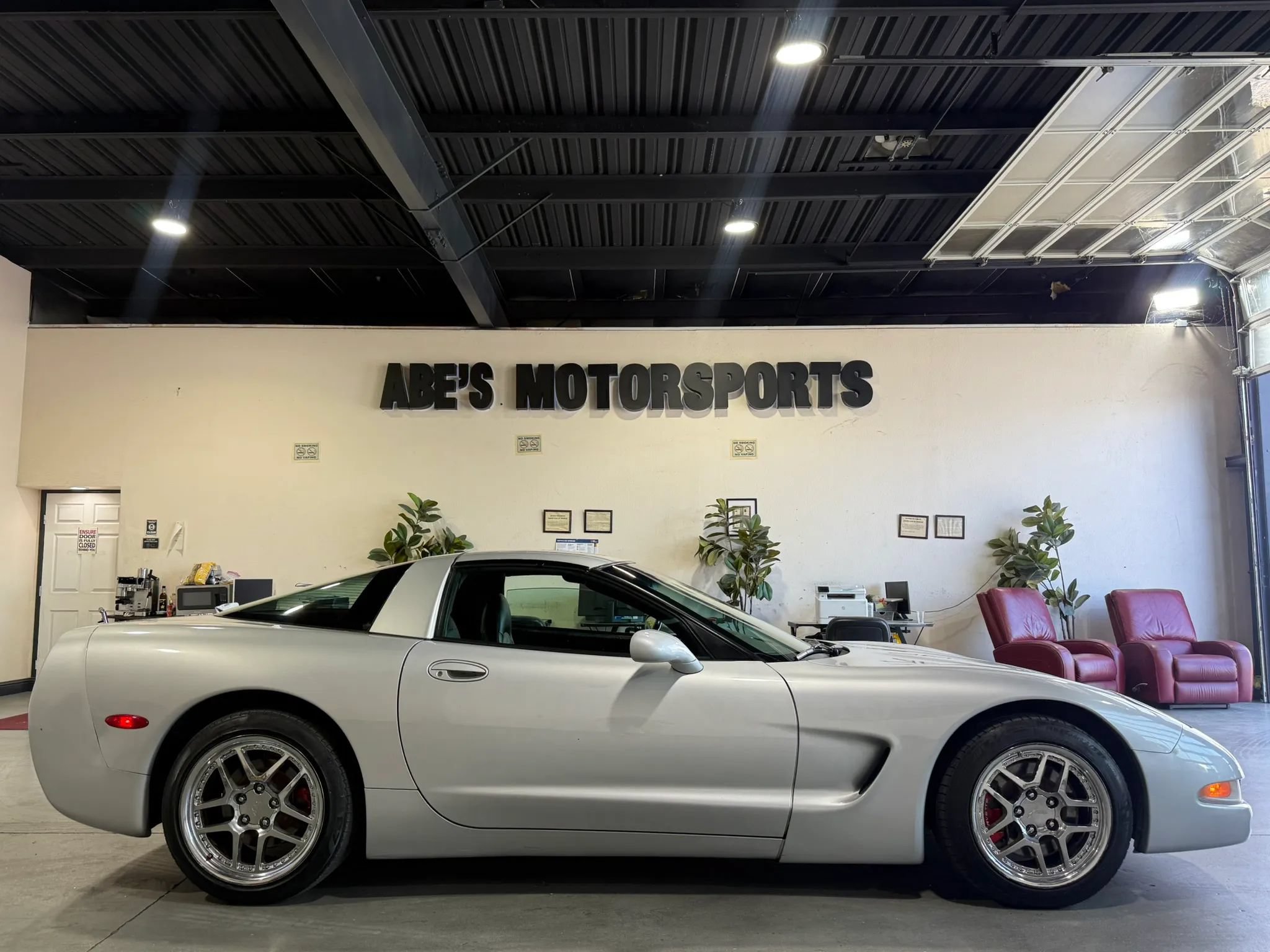 Used 1998 Chevrolet Corvette Coupe RWD image 8