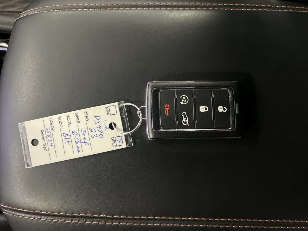 Used 2023 Jeep Grand Cherokee Summit AWD/4WD image 30
