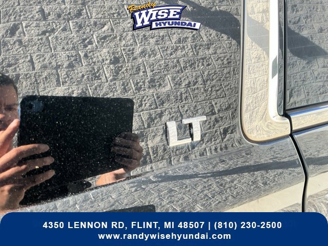 Used 2018 Chevrolet Suburban LT AWD/4WD image 38