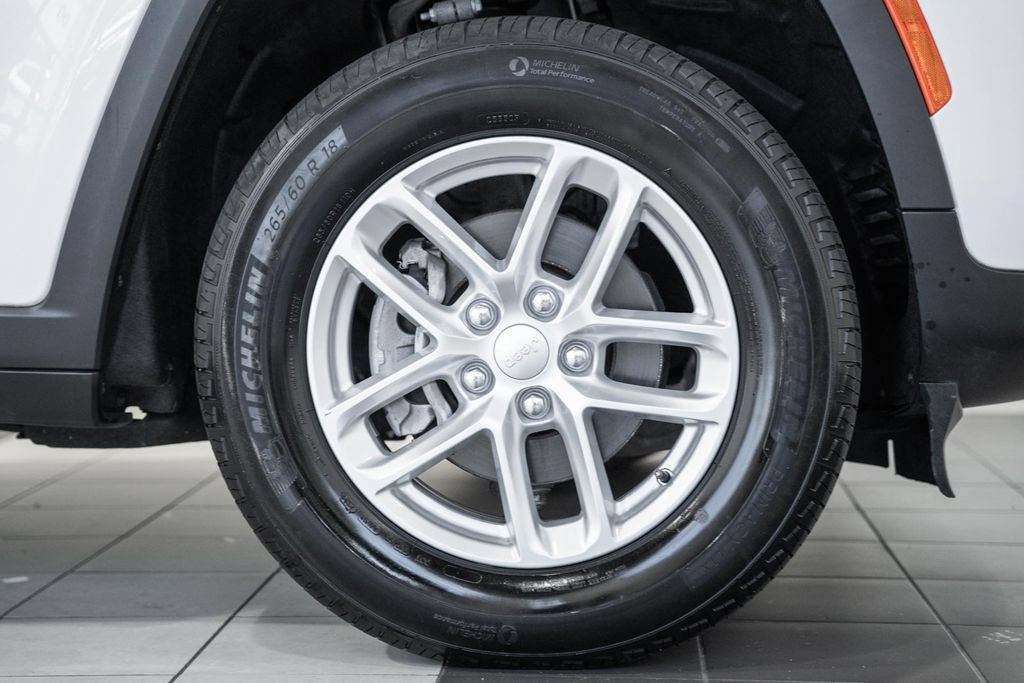 Certified 2023 Jeep Grand Cherokee Laredo AWD/4WD image 15
