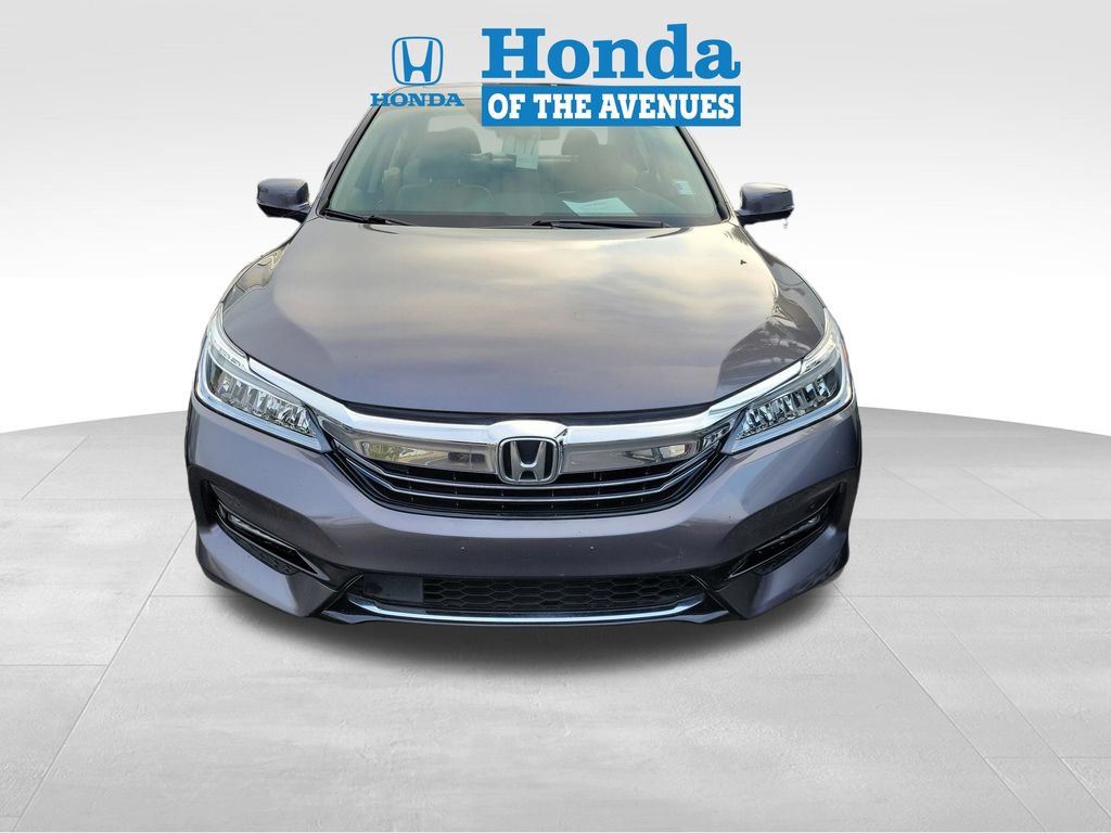 Used 2017 Honda Accord Touring image 2
