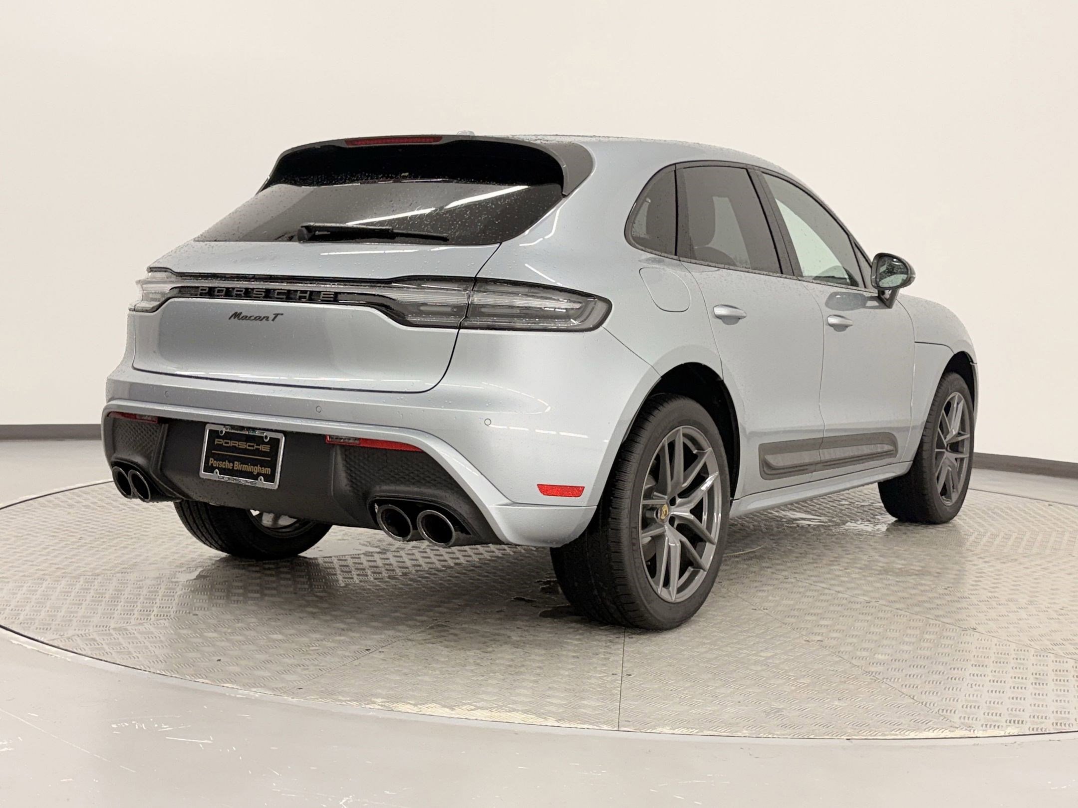 Used 2025 Porsche Macan image 9