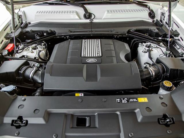 Used 2025 Land Rover Defender 110 X-Dynamic SE image 32