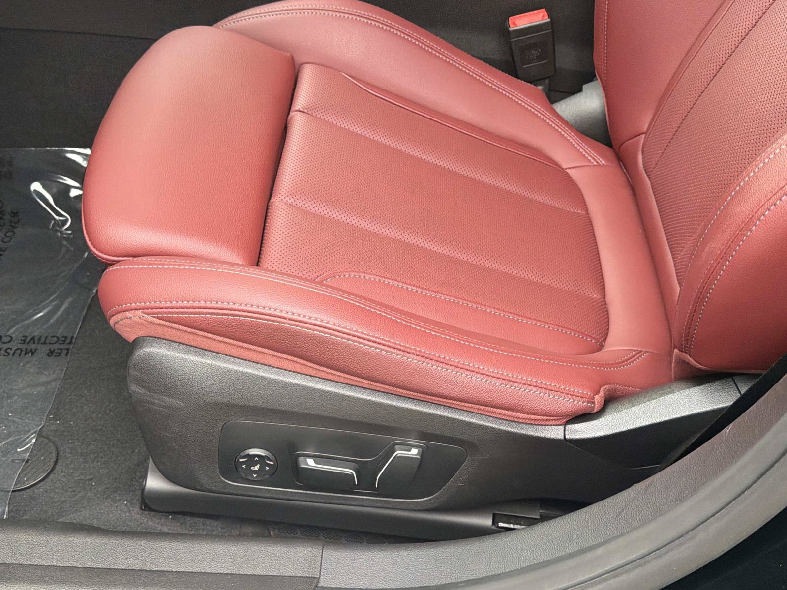 Certified 2025 BMW 330i Sedan RWD image 19