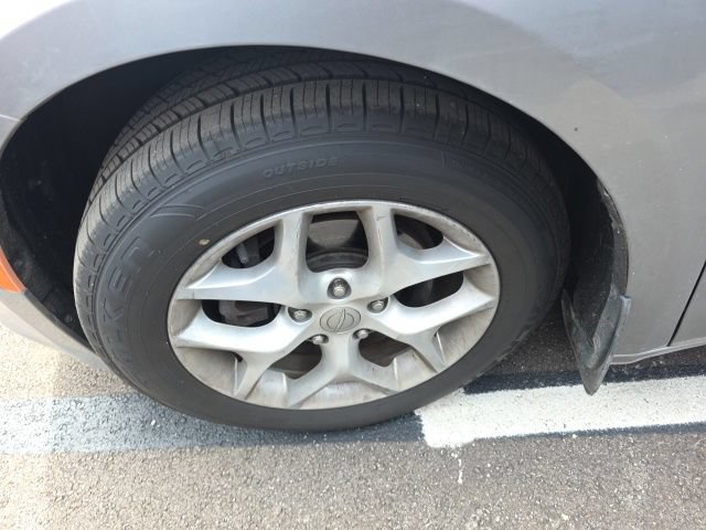 Used 2017 Chrysler Pacifica Touring-L w/ Tire & Wheel Group FWD image 4