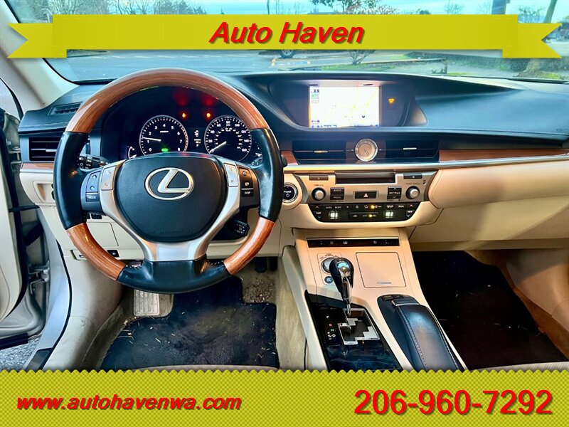 Used 2014 Lexus ES 300h w/ Luxury Package w/Bamboo Trim FWD image 8