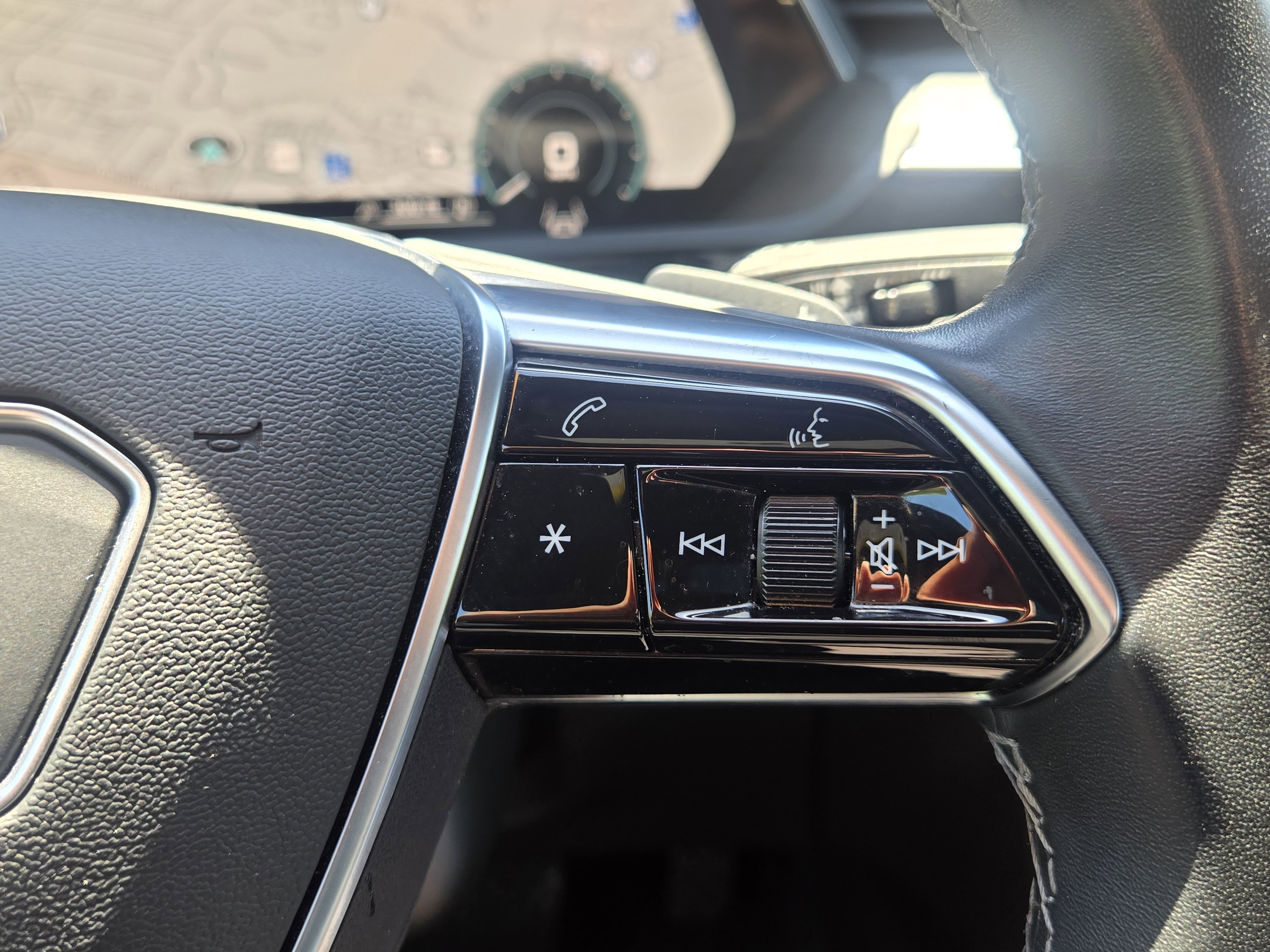 Certified 2024 Audi Q8 e-tron Premium Plus w/ Premium Plus Package AWD/4WD image 28