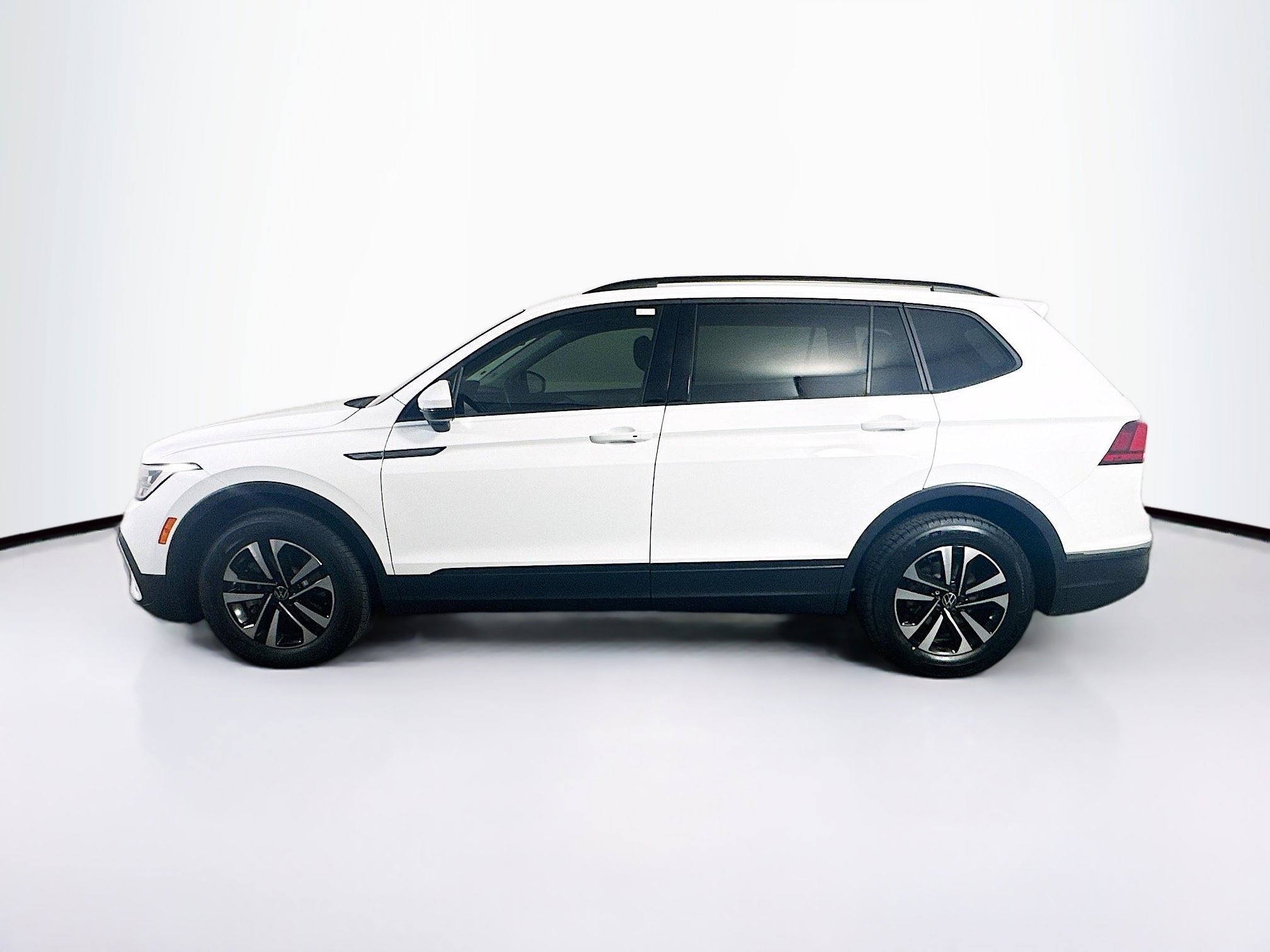 Used 2024 Volkswagen Tiguan S w/ MDO Package, Three-Row FWD image 4