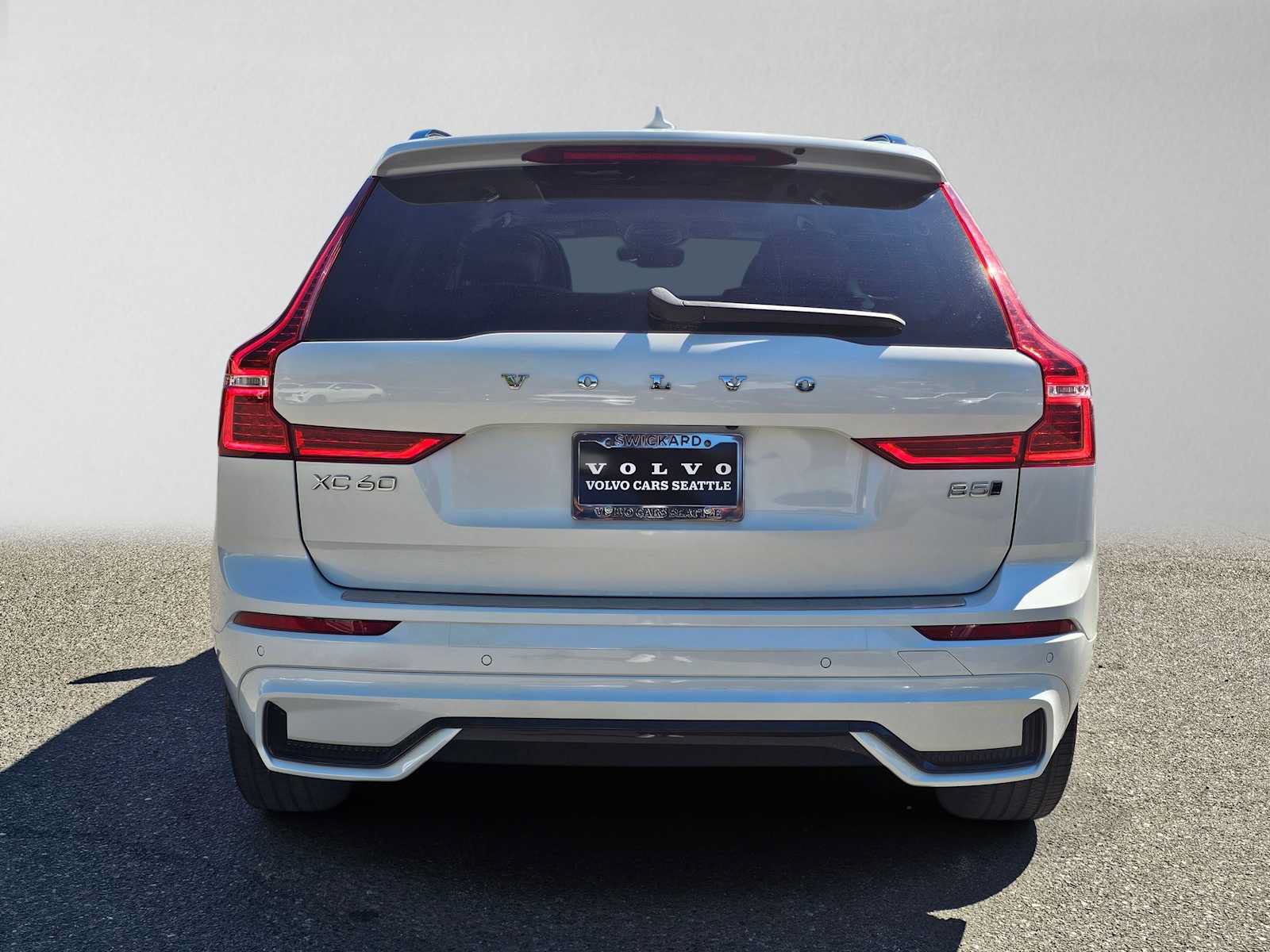 Used 2023 Volvo XC60 B5 Plus w/ Protection Package Premier AWD/4WD image 4