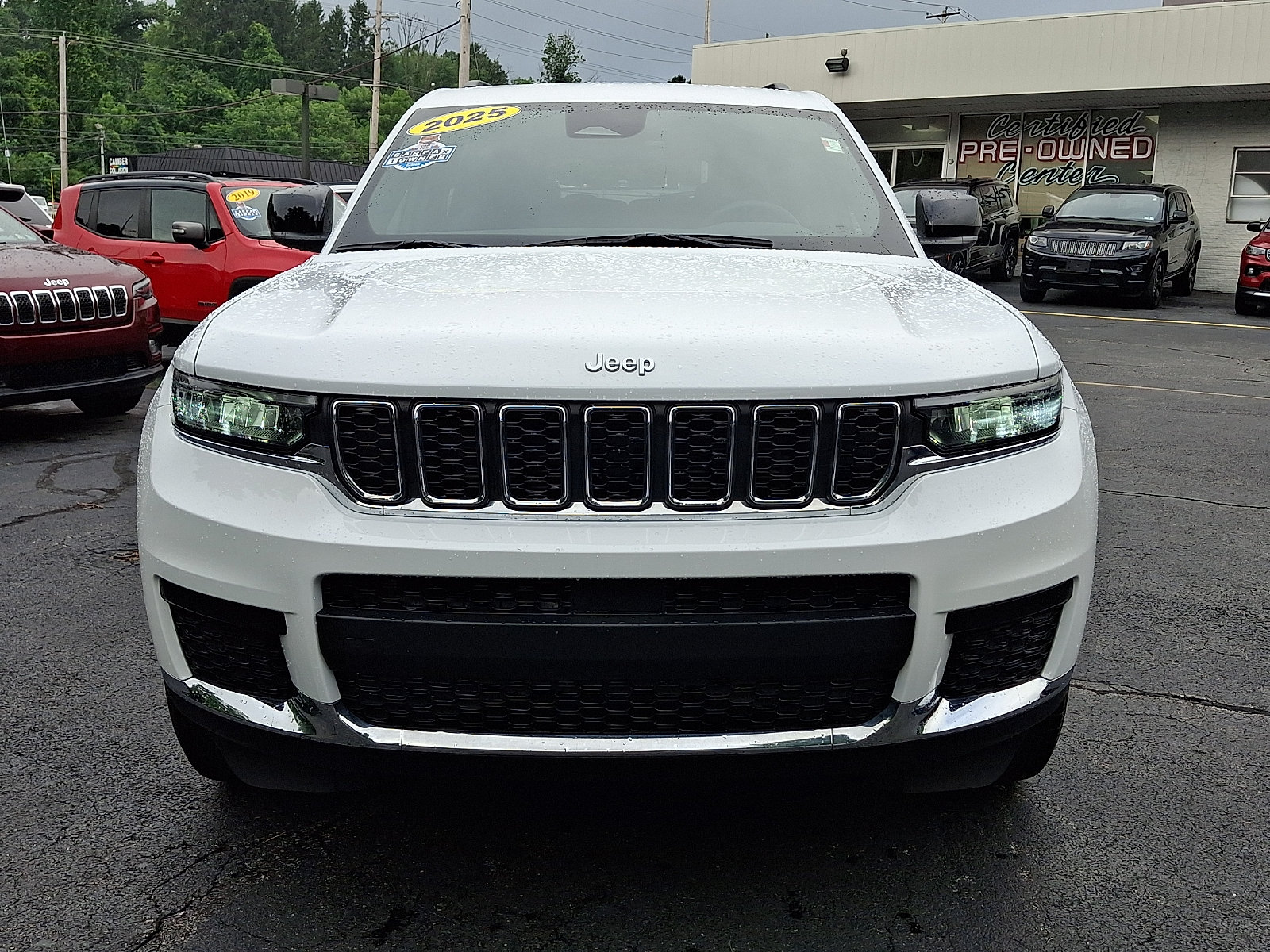 Used 2025 Jeep Grand Cherokee L Laredo w/ Trailer Tow Package AWD/4WD image 2
