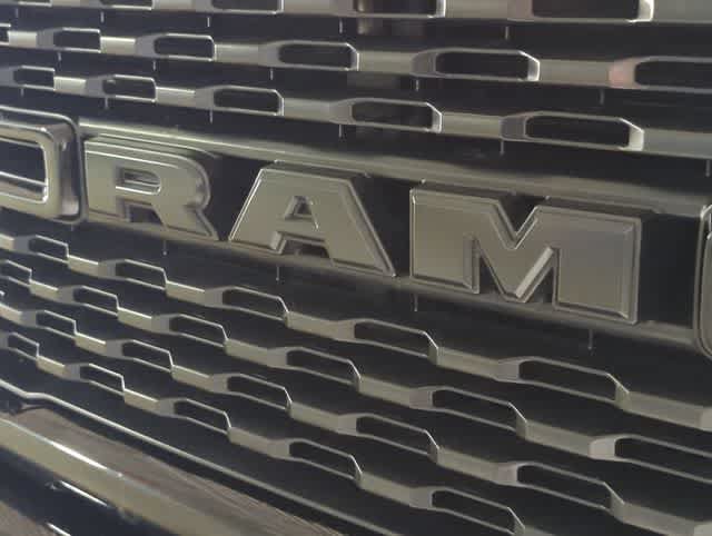 Used 2022 RAM 2500 Big Horn w/ Night Edition AWD/4WD image 4