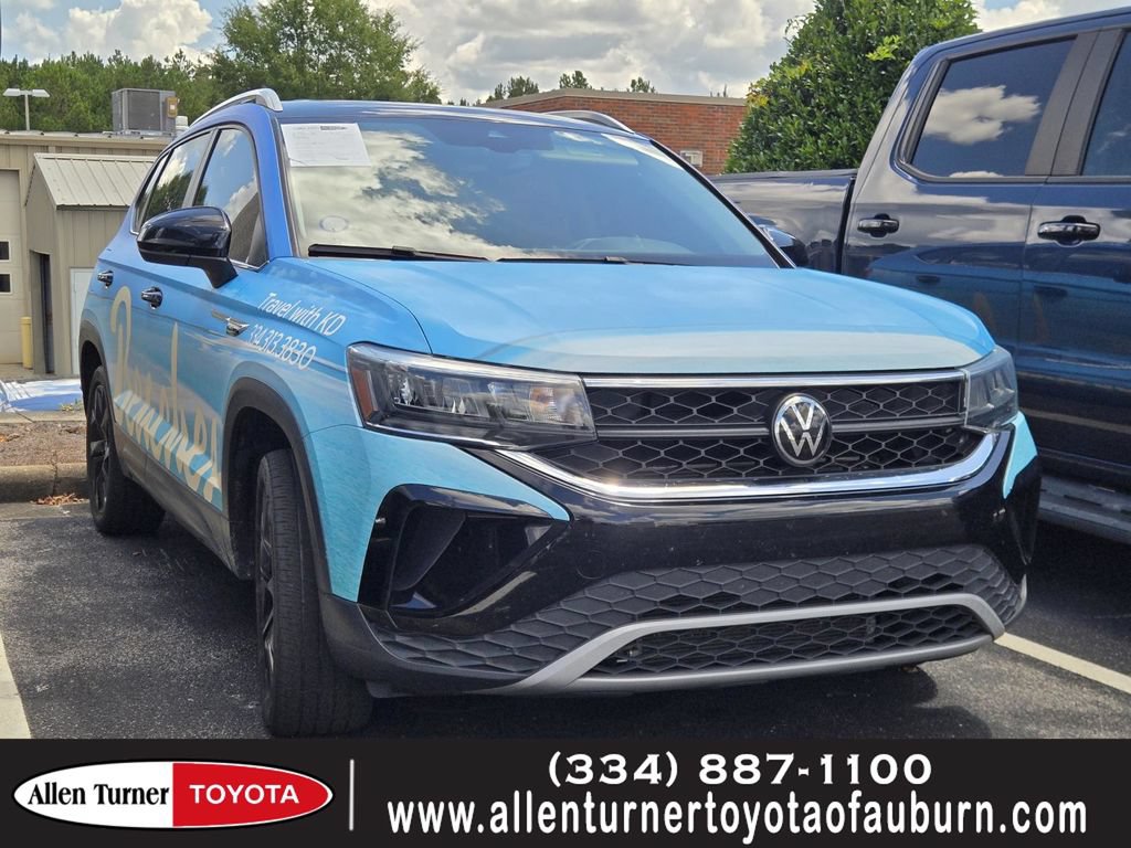 Used 2023 Volkswagen Taos SE w/ Panoramic Sunroof Package